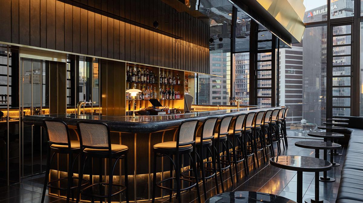 Luxurious Sydney Apartment Escape with Penthouse Restaurant & Bar