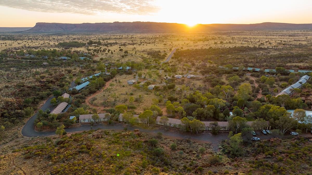 Unmissable Kings Canyon Outback Retreat with Daily Breakfast & Renowned Light-Towers Experience