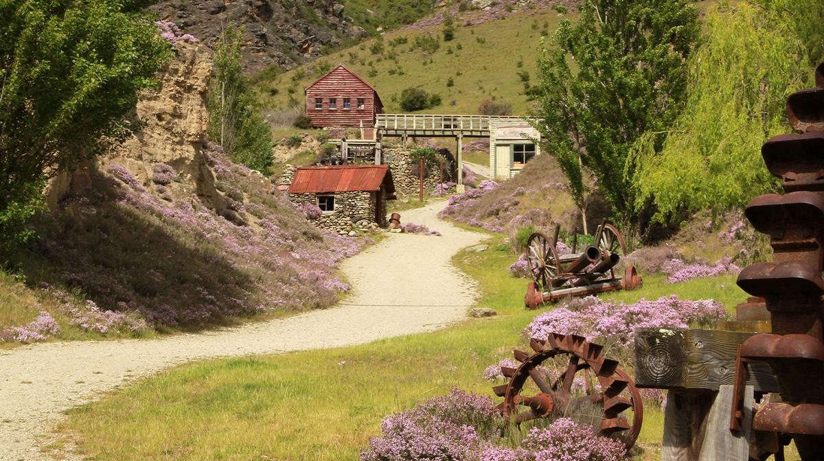 Queenstown: Half-Day Historic Old Gold Trail & Central Otago Tour