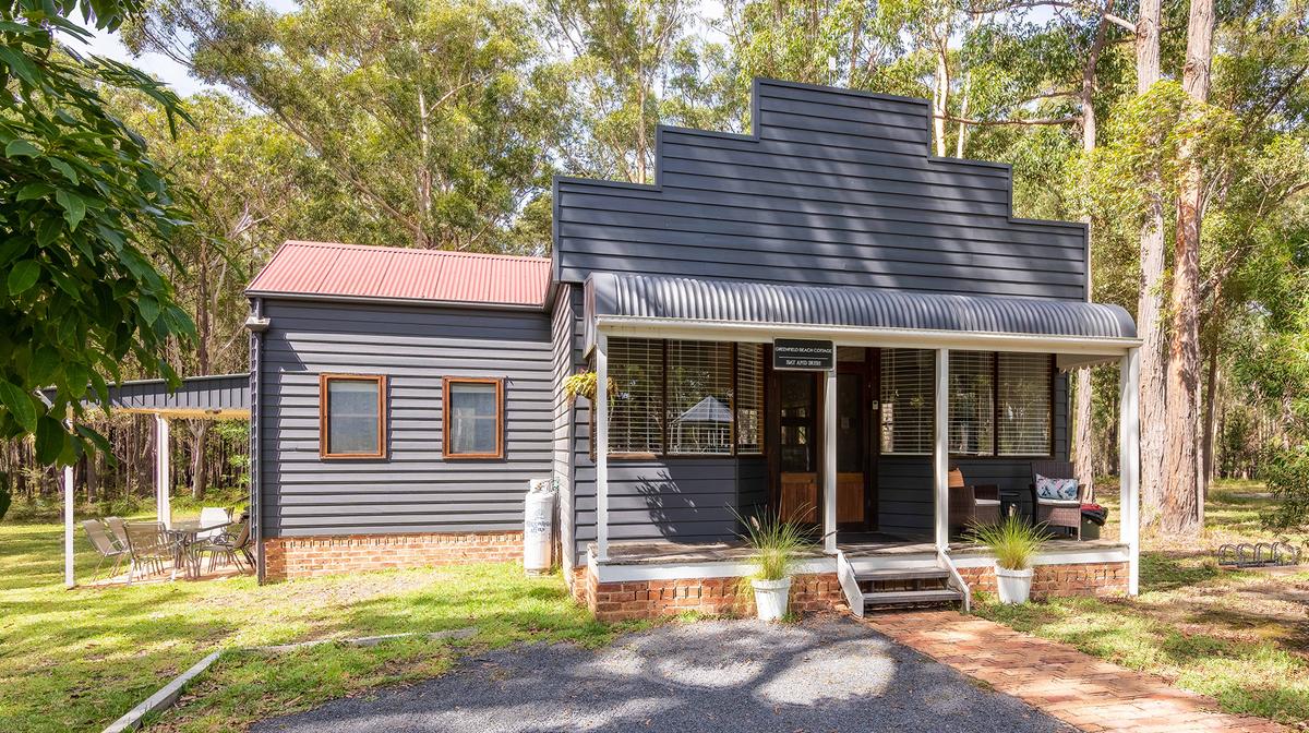 Boutique NSW South Coast Bushland Cottage with Breakfast Hamper & Welcome Wine