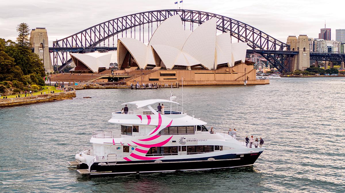 Sydney: Discover the Sparkling Sydney Harbour on a Three-Hour Evening Cruise with Three-Course Dinner & Drinks Package