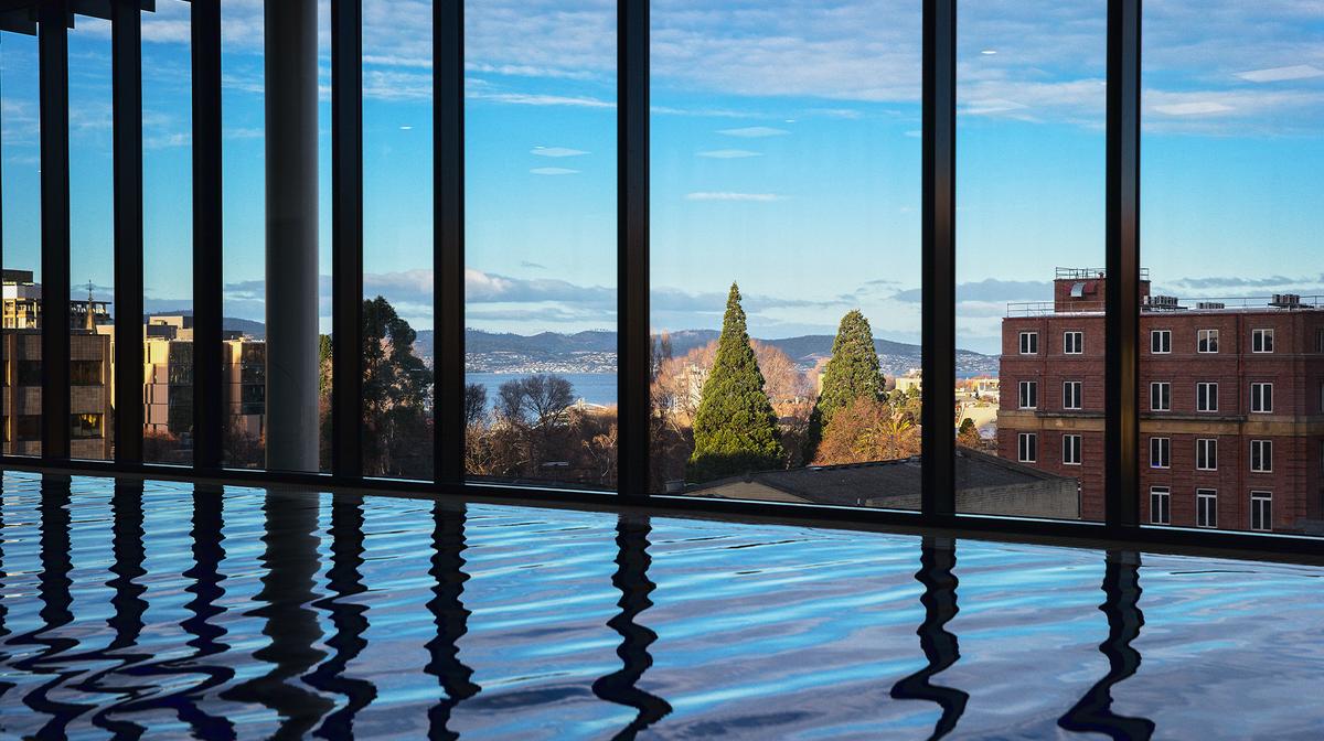 Central Hobart City Break Overlooking the Harbour with Heated Pool & Complimentary Drink