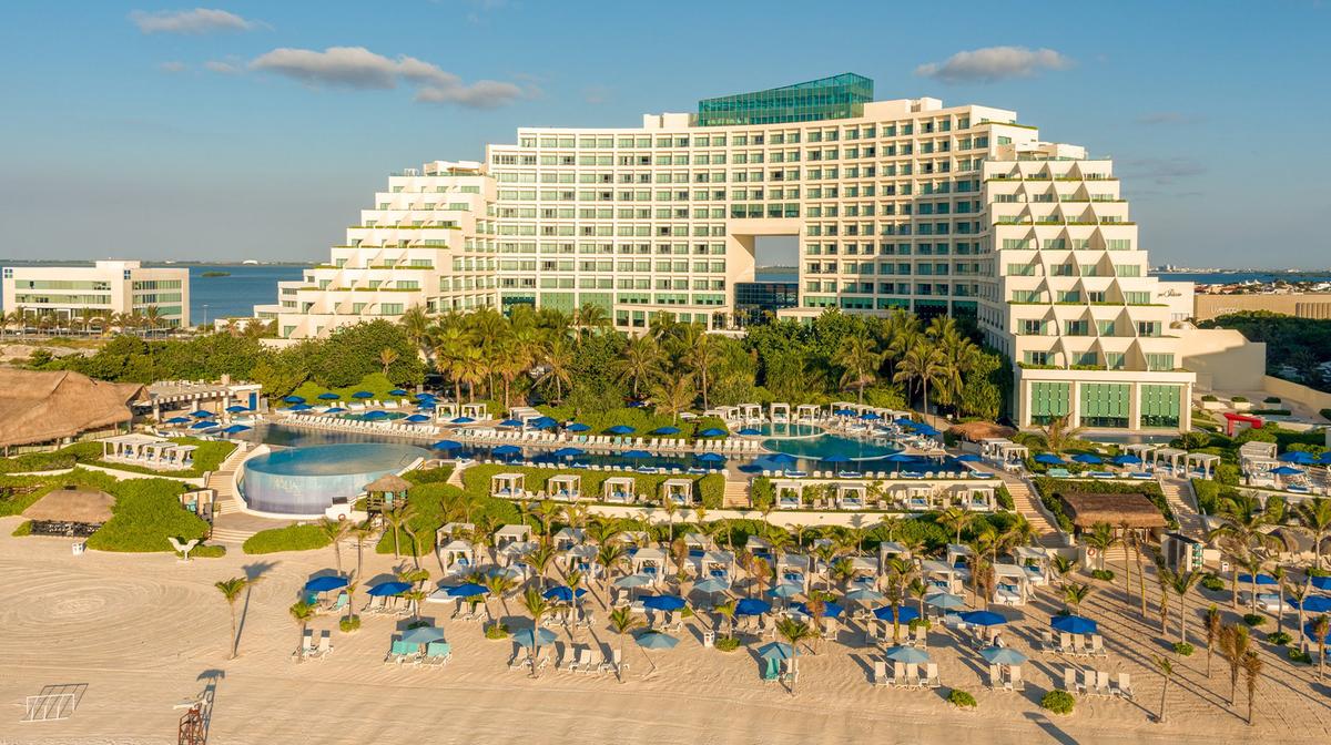 Five-Star Cancun Honeymoon Retreat with All-Inclusive Dining & Free-Flow Drinks at 11 Bars & Restaurants