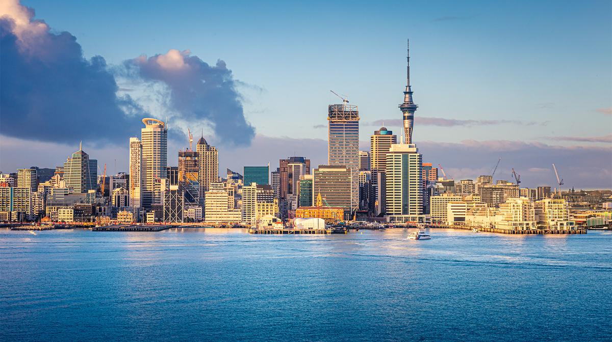 Modern Downtown Auckland Break with Daily Breakfast & Nightly Drinks