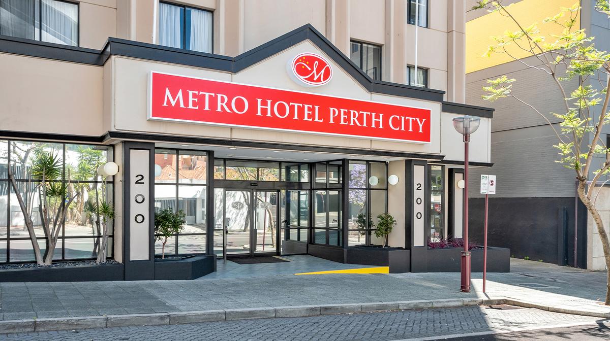 Perth City Break near Riverside Langley Park with Daily Breakfast