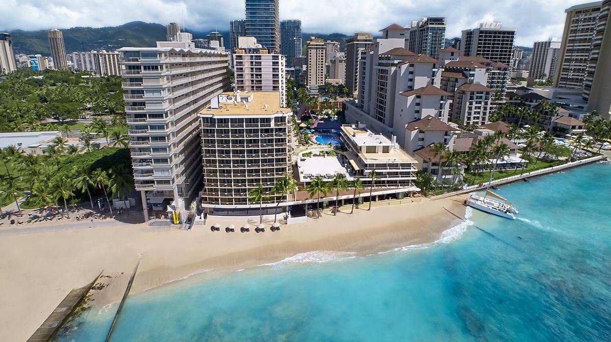 Outrigger Waikiki Beachfront Escape with Guaranteed Room Upgrade, Daily Breakfast & Nightly Cocktails