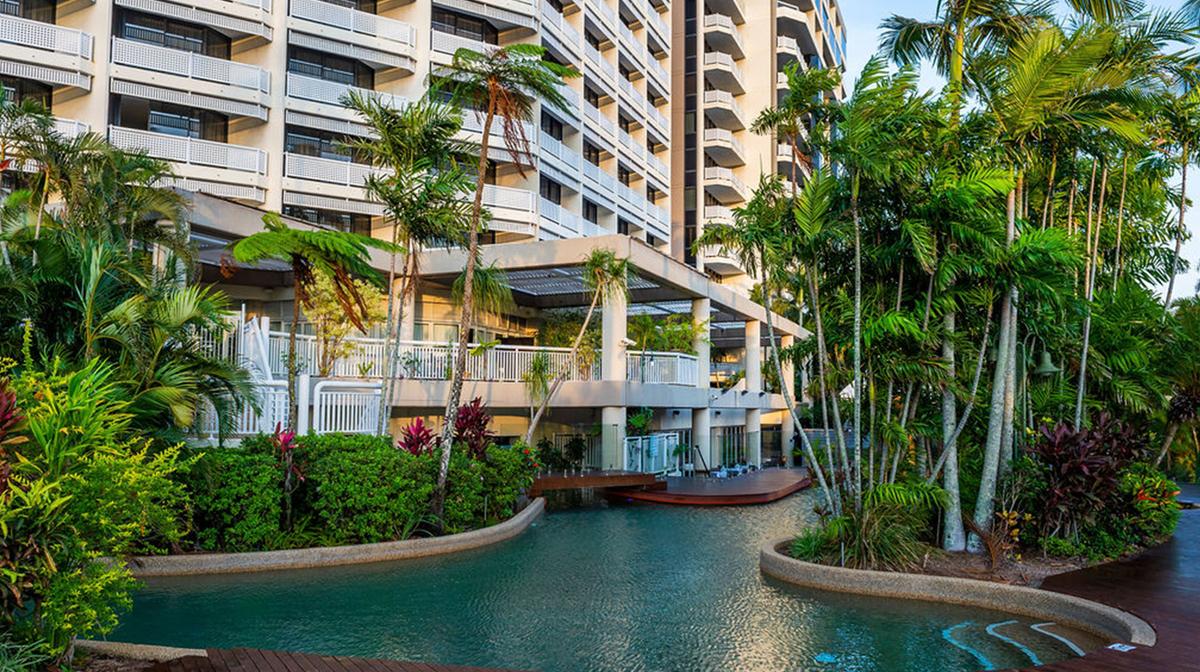 Cairns Esplanade Escape near Coral Sea