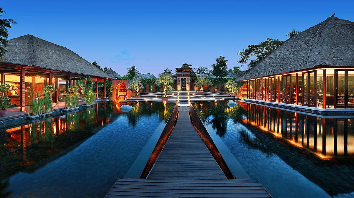 Bali Palatial 200sqm Private Pool Villa w. Daily Breakfast