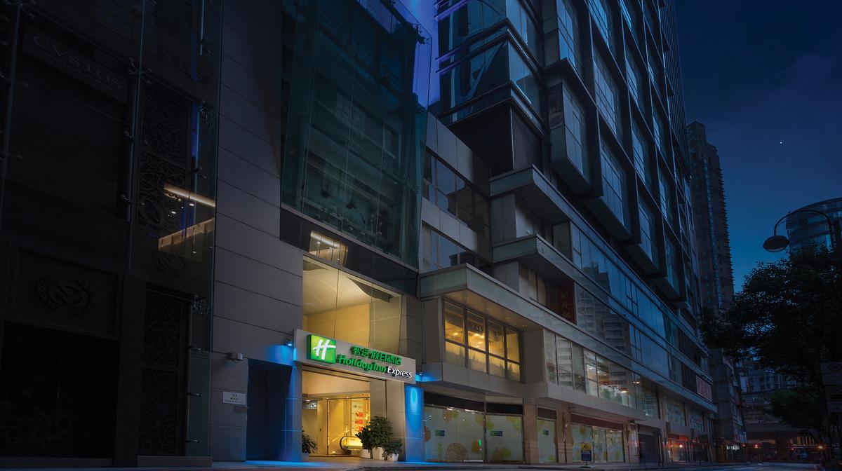 Conveniently Located Hong Kong Escape near Times Square