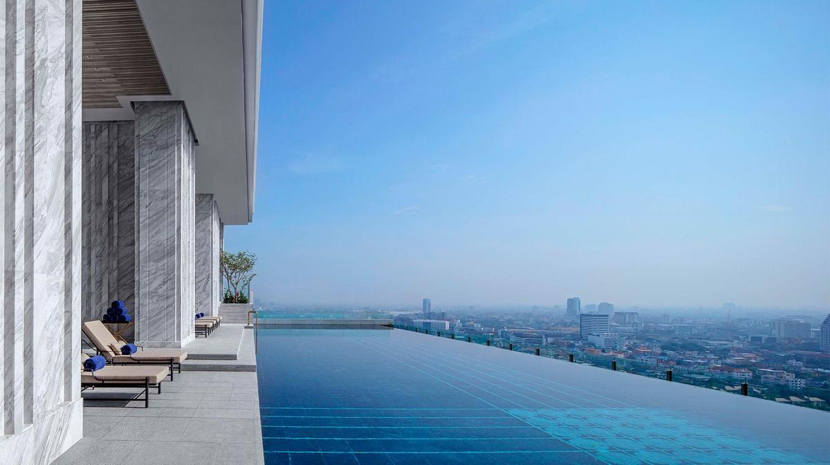 Five-Star Bangkok Sky-High Elegance with Daily Breakfast & Nightly Cocktails