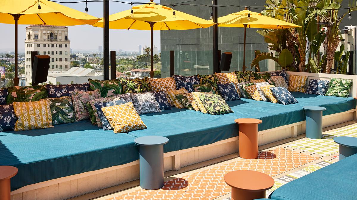 Boutique Hollywood Glamour near Sunset Boulevard with Rooftop Bar & Daily Breakfast