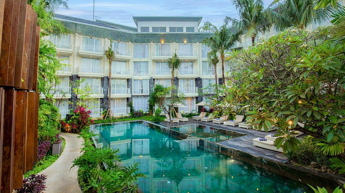 Stylish Bali Getaway near Legian Beach with Daily Breakfast & Nightly Drinks