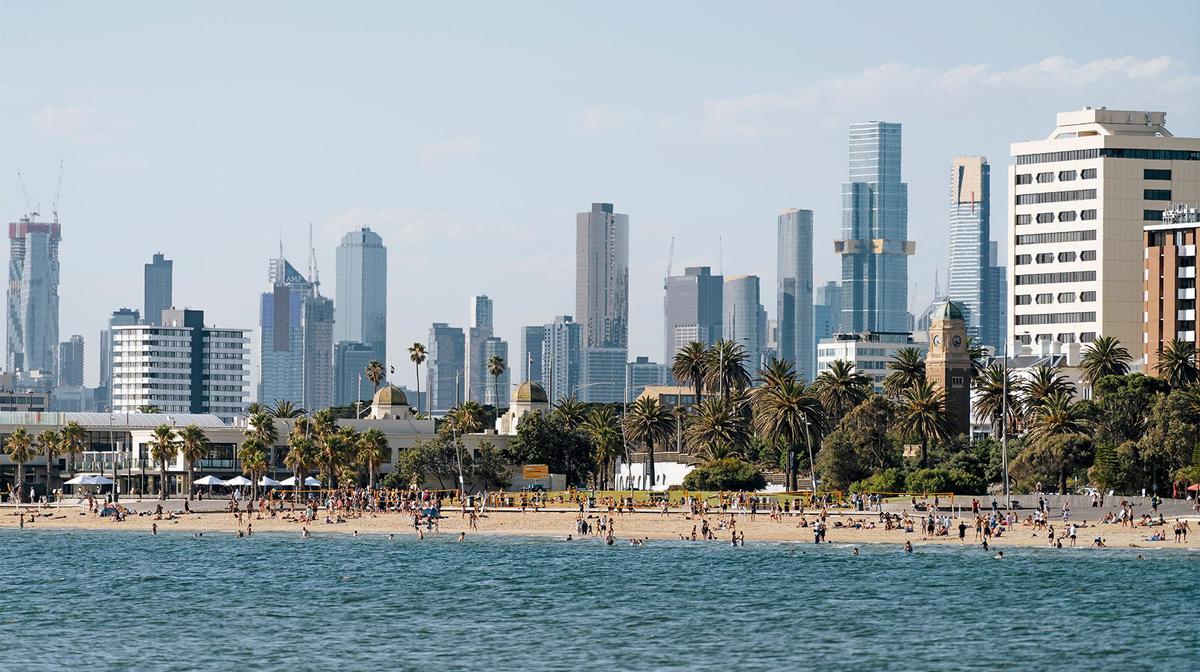 Melbourne City Break near St Kilda Beach with Dining Credit & Parking