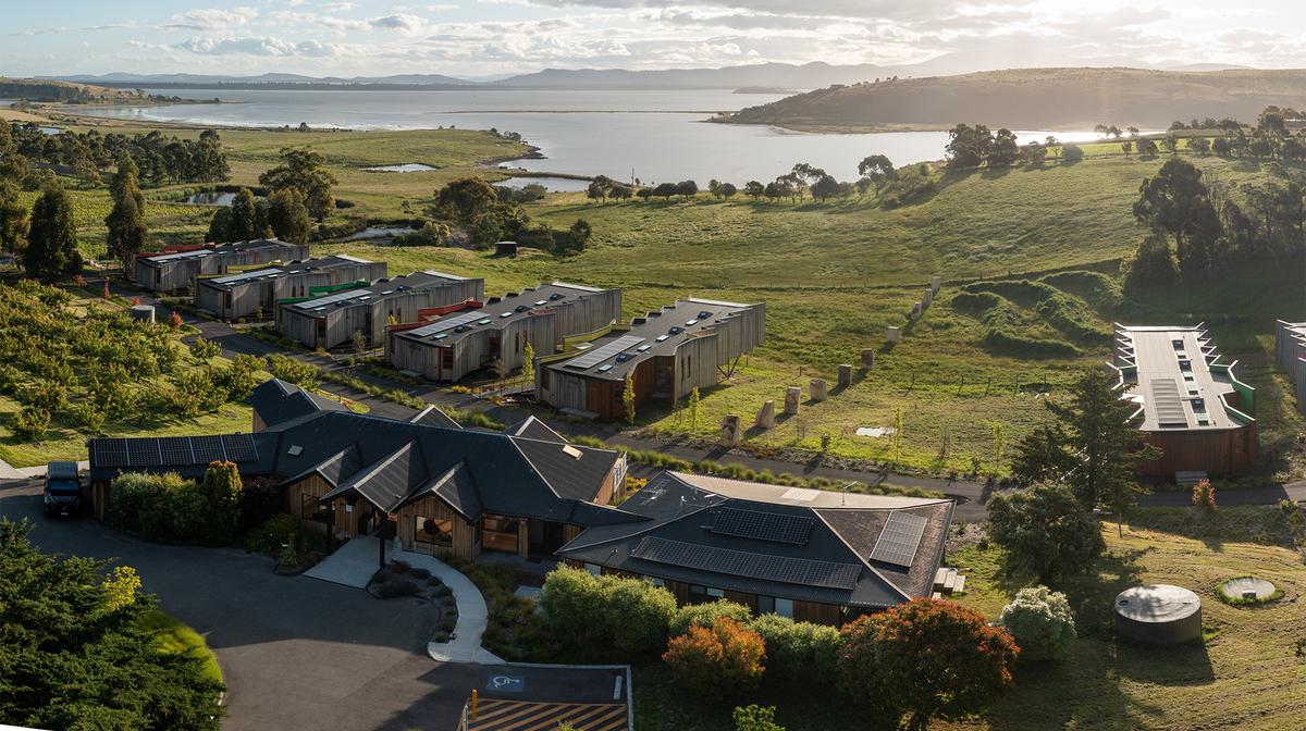 Boutique Tasmania Vineyard Escape with Daily Breakfast & A$30 Dining Credit