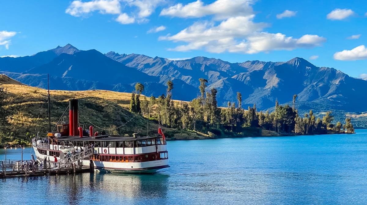 Queenstown: Historic TSS Earnslaw Cruise to Walter Peak High Country Farm with Gourmet Lunch