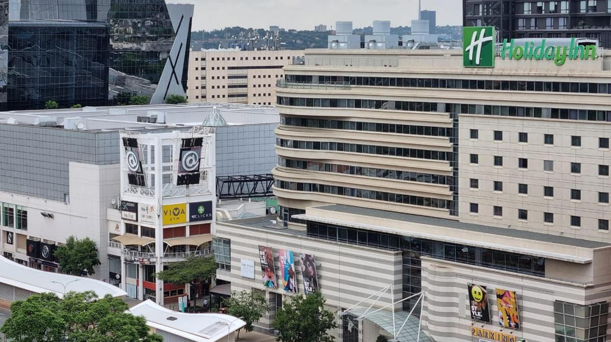 Johannesburg Contemporary Cool with Upscale Restaurant & Bar