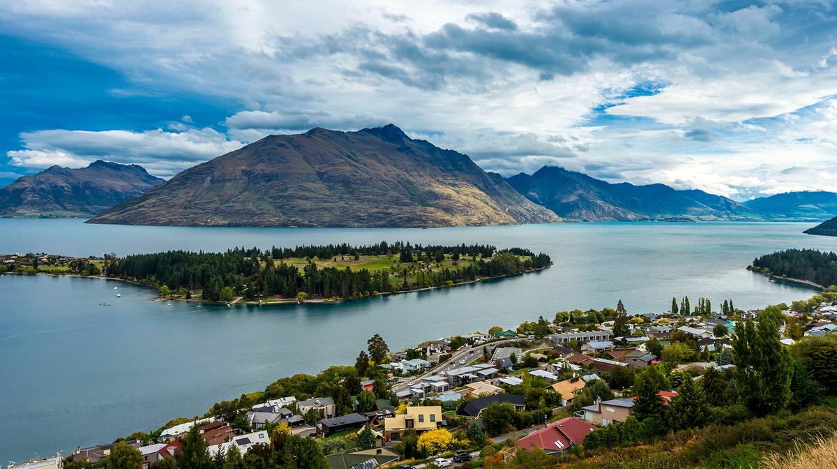 Queenstown Stylish Lakeside Apartment-Style Retreat Overlooking the Remarkables