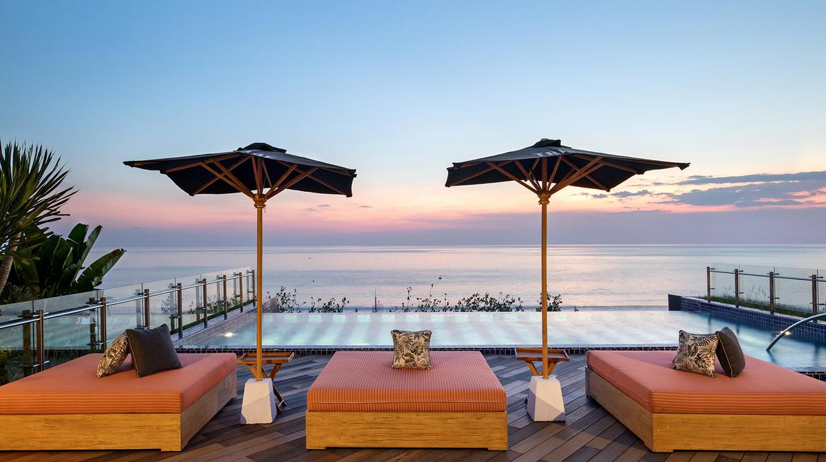 Stylish Kuta Beachfront Escape with Rooftop Pool, Daily Breakfast & Nightly Free-Flow Cocktail Hour