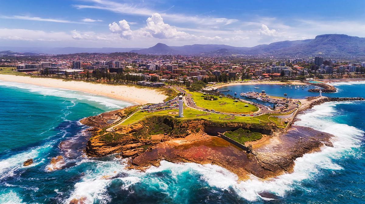 Wollongong Coastal Escape 90 Minutes from Sydney with Daily Breakfast & Nightly Cocktails