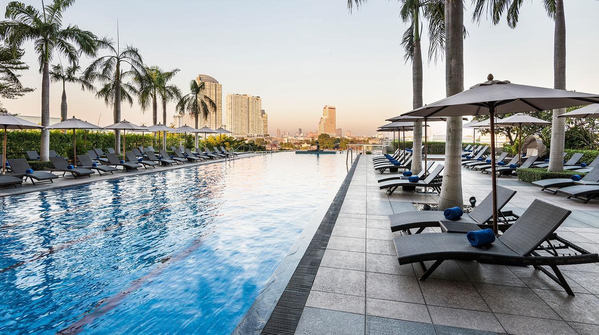 Five-Star Bangkok Riverside Oasis with Daily Breakfast & Club Access with Free-Flow Cocktail Hour