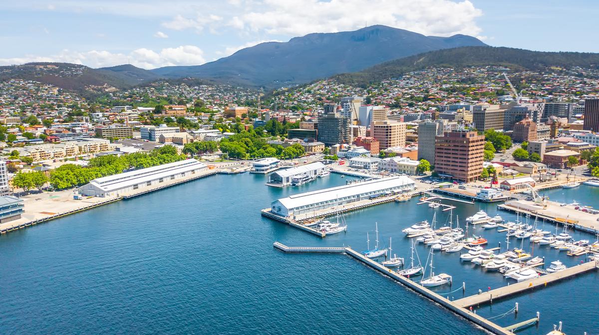 Central Hobart Stay near Salamanca Market with Daily Breakfast