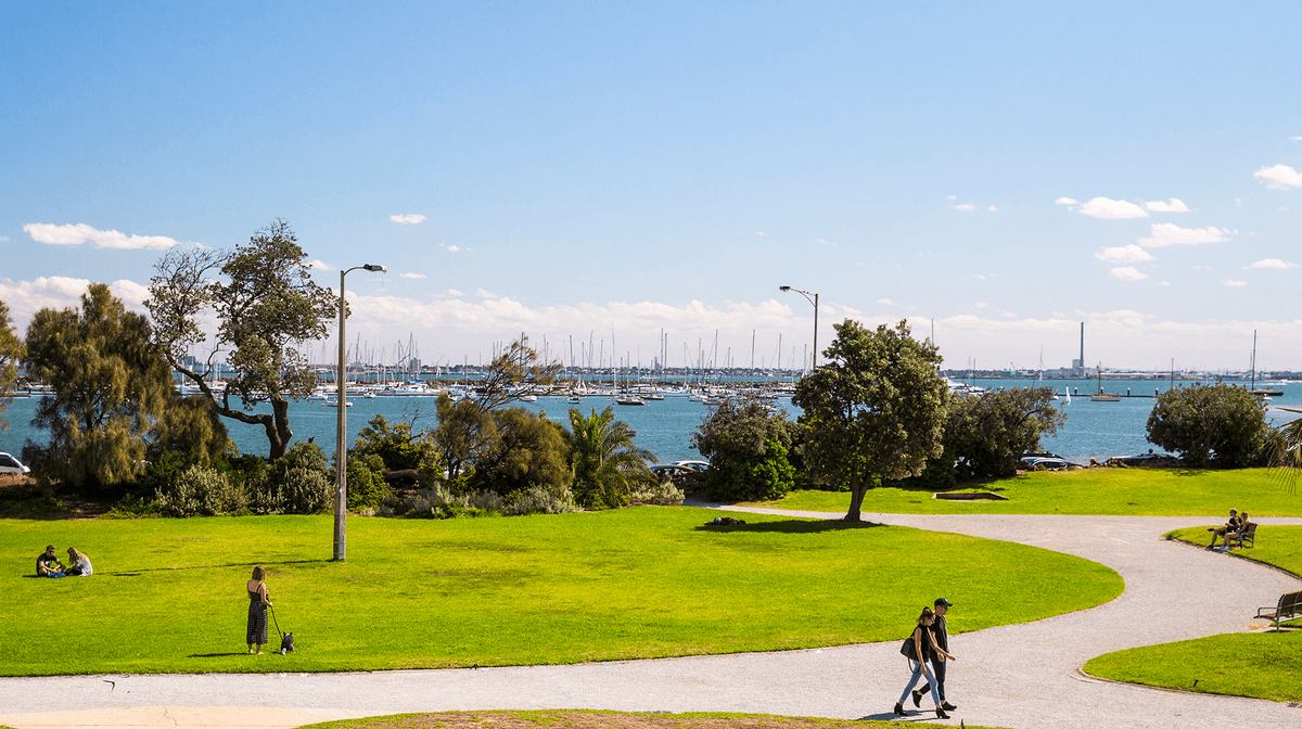 Colourful St Kilda Escape with Rooftop Terrace, Live Music & Daily Breakfast