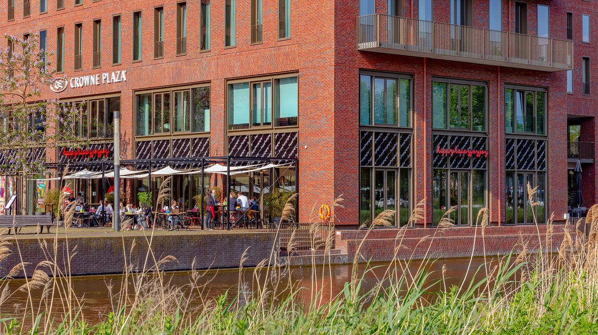 Amsterdam Urban Retreat with Iconic Canal Views