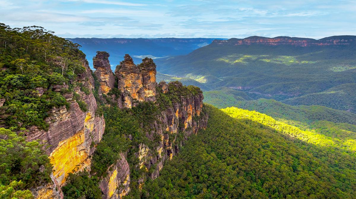 Charming Blue Mountains Heritage Manor Escape with Daily Breakfast