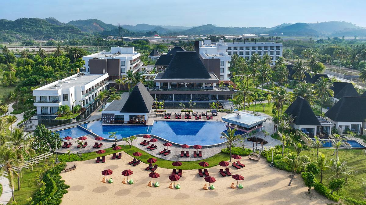  Beachfront Pullman Lombok Escape with Daily Breakfast, Nightly Dinner, Nightly Drinks & Roundtrip Airport Transfers