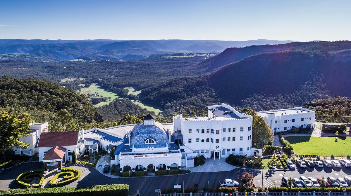 Iconic Blue Mountains Heritage Escape with Daily Sparkling Wine Breakfast & A$100 Dining Credit