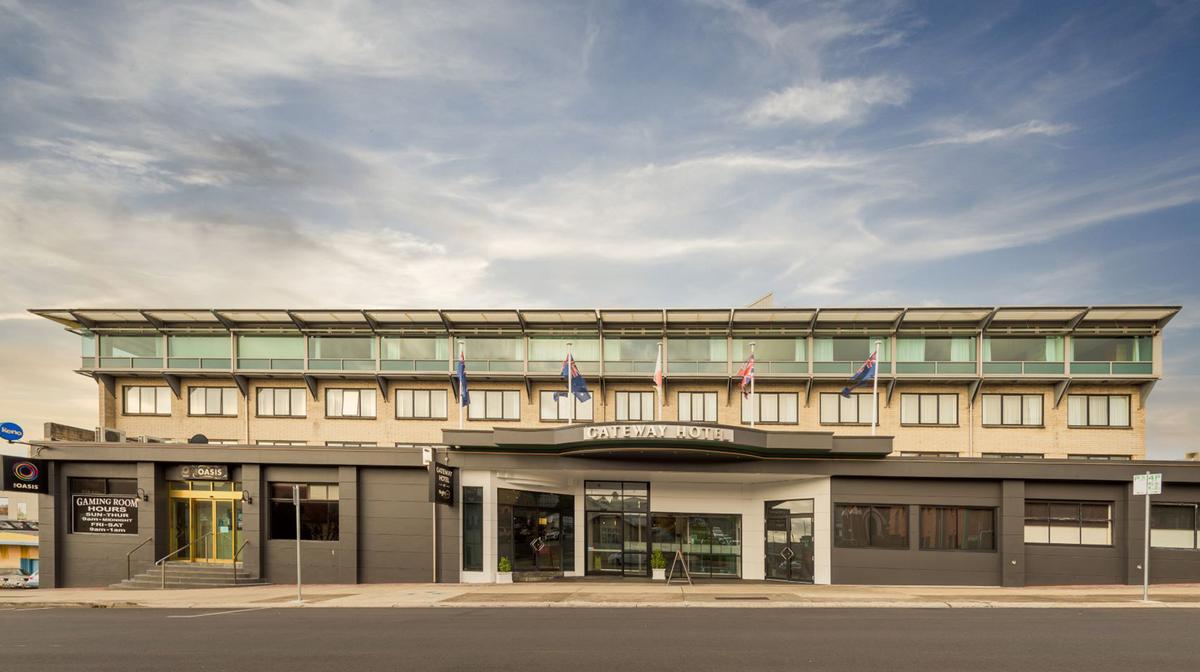 Central Devonport Stay near Mersey River with Daily Breakfast