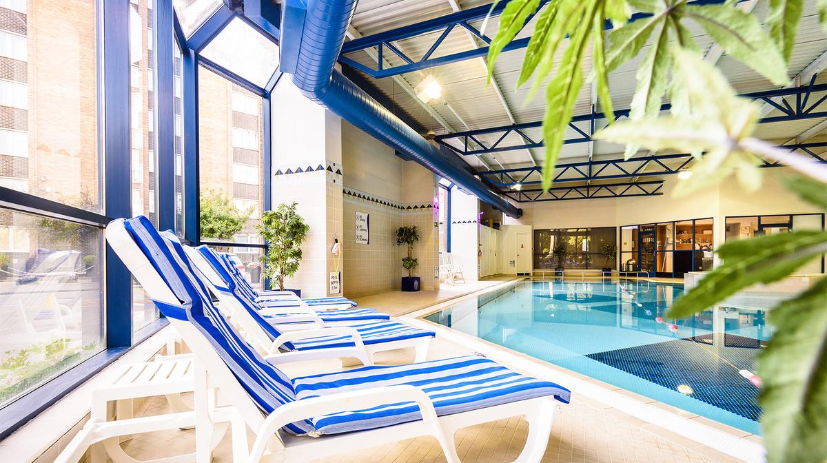 Portsmouth Getaway near Gunwharf Quays with Indoor Pool & Restaurant