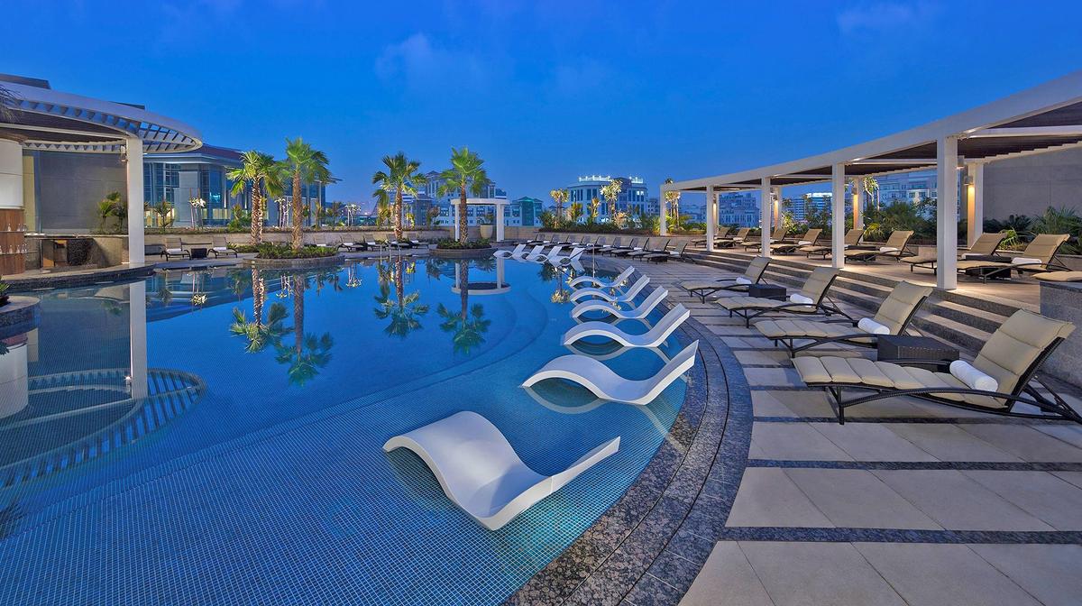 Stylish Dubai Five-Star Escape with Daily Breakfast & Club Lounge Access