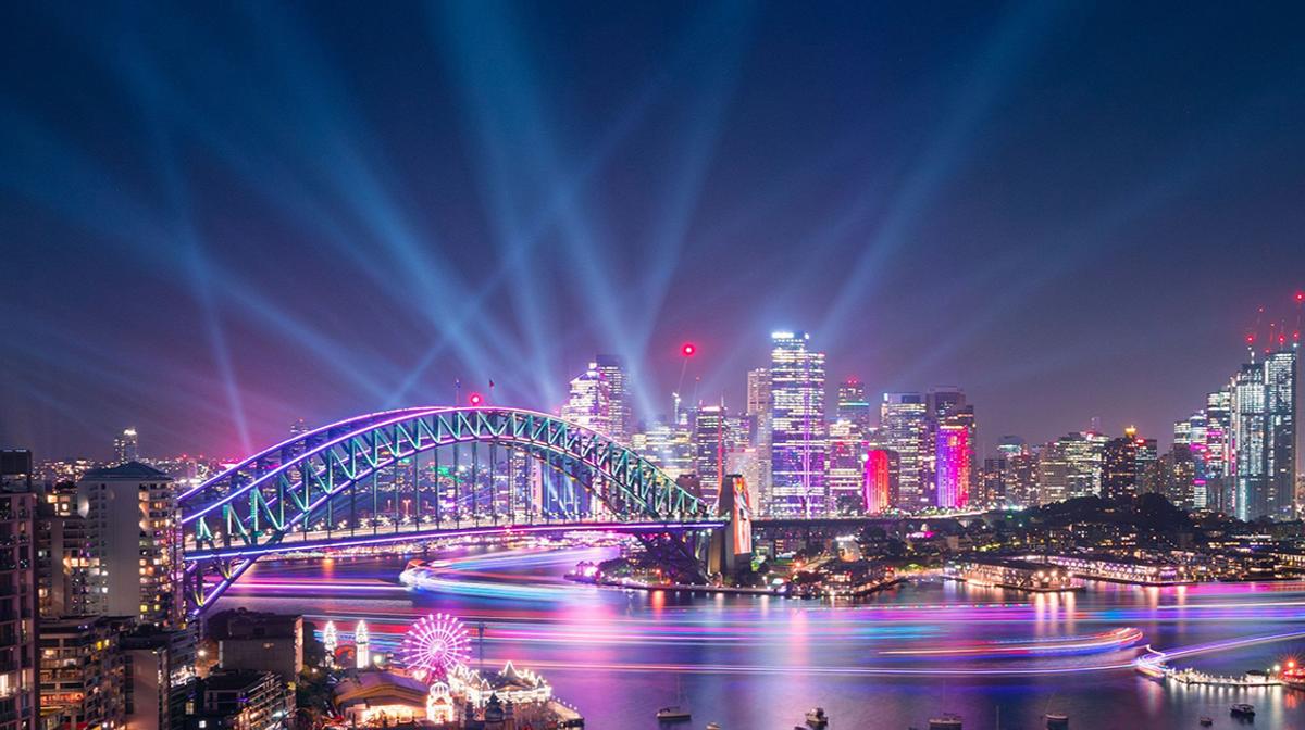 Sydney: Four-Hour VIVID Sydney Karaoke Harbour Cruise with Buffet Dinner & Bar