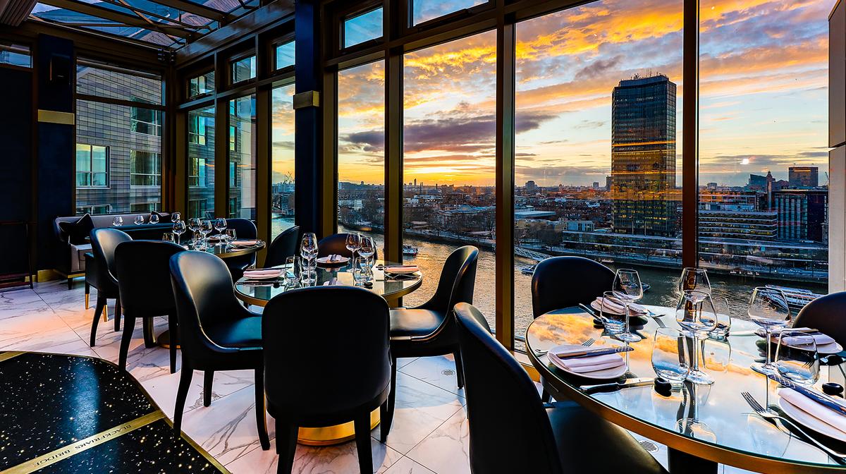 London Serene Escape with Rooftop Restaurant Overlooking the Thames