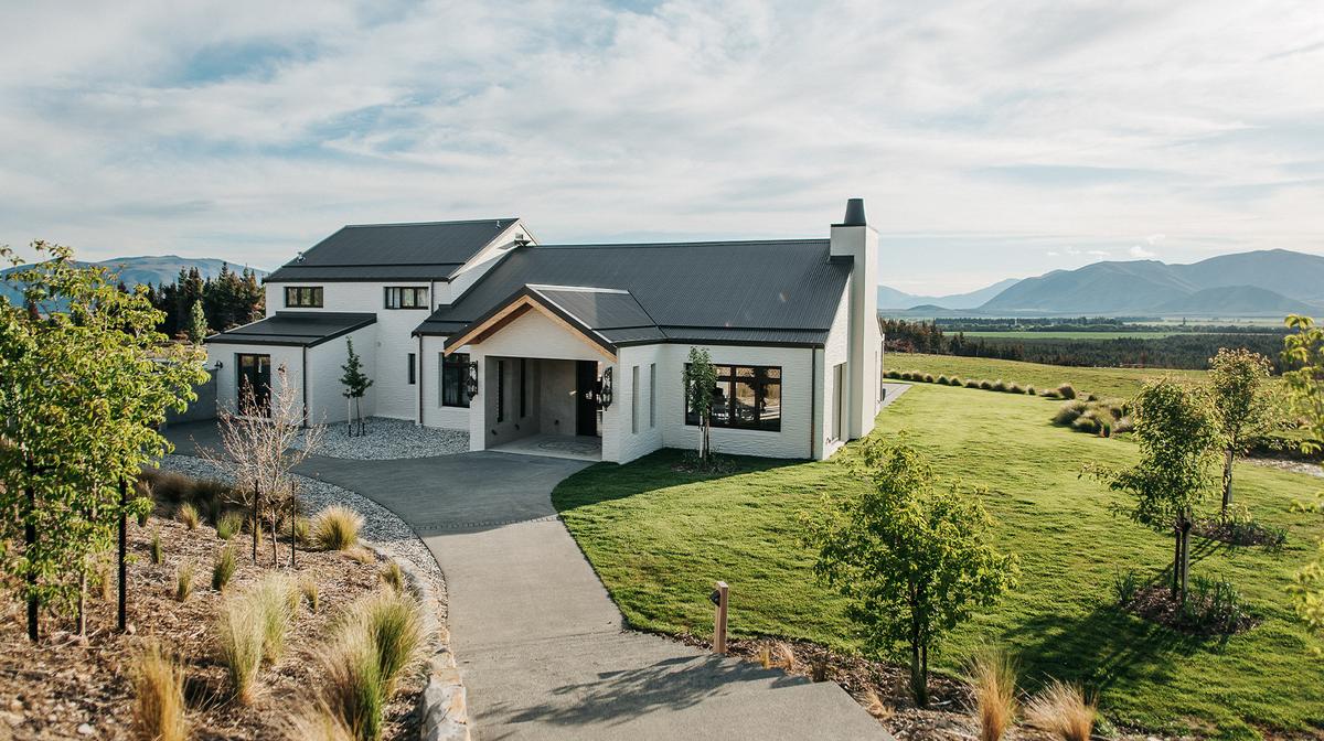 New Zealand Five-Star Lake Pukaki Boutique Estate with Private Villas 