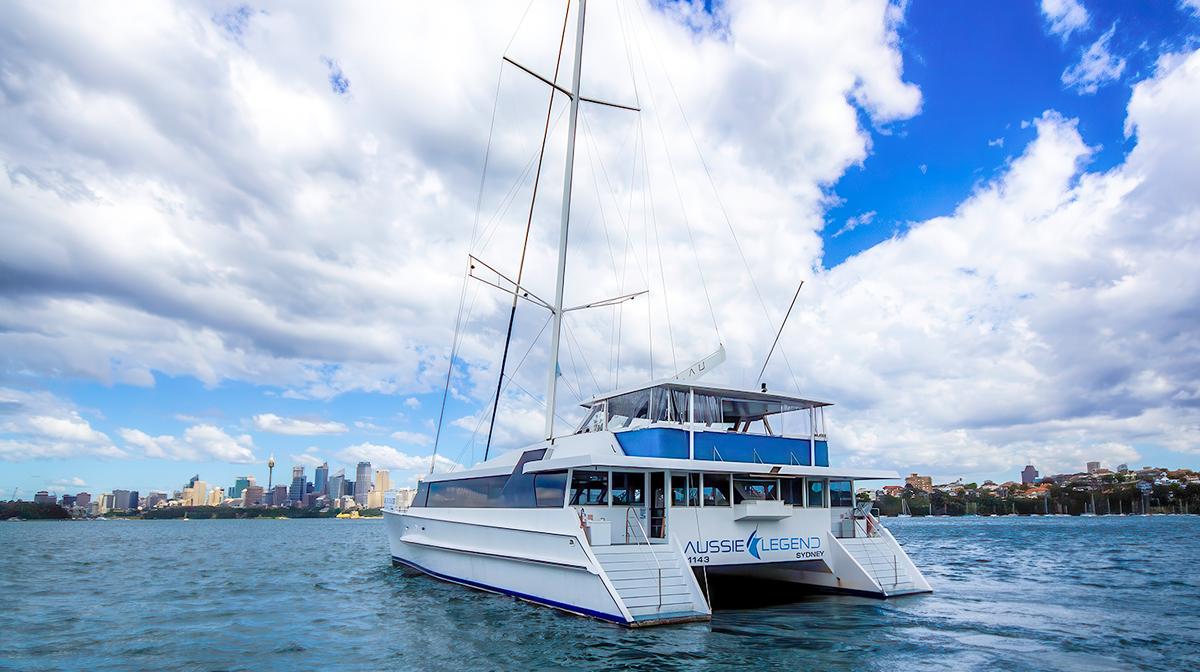 Sydney: Three-Hour Boxing Day Sydney Harbour Cruise with Standing Buffet Lunch & Free-Flow Drinks