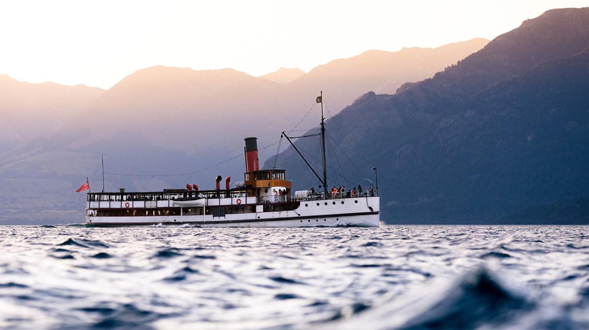 Queenstown: Enjoy Scenic Vistas on the TSS Earnslaw Cruise with Walter Peak Gourmet BBQ Lunch