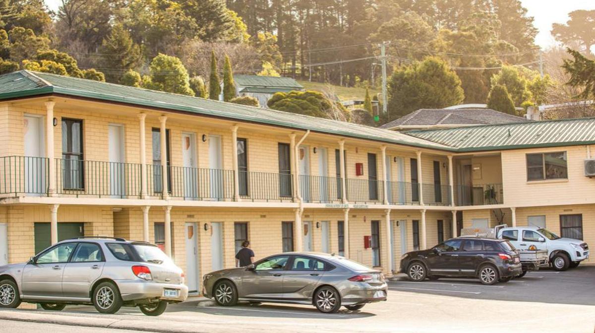 Laidback Launceston Escape near Tamar Valley with Boxed Breakfast & Late Checkout