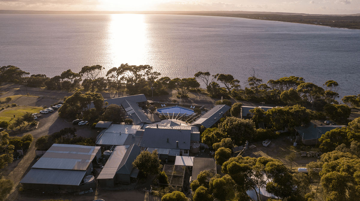 Tranquil Kangaroo Island Waterfront Escape with Daily Breakfast