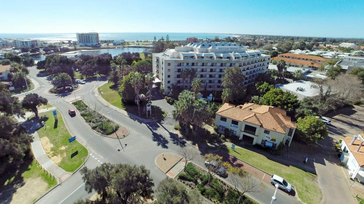 Coastal Mandurah Getaway with Daily Breakfast & Lagoon Pool