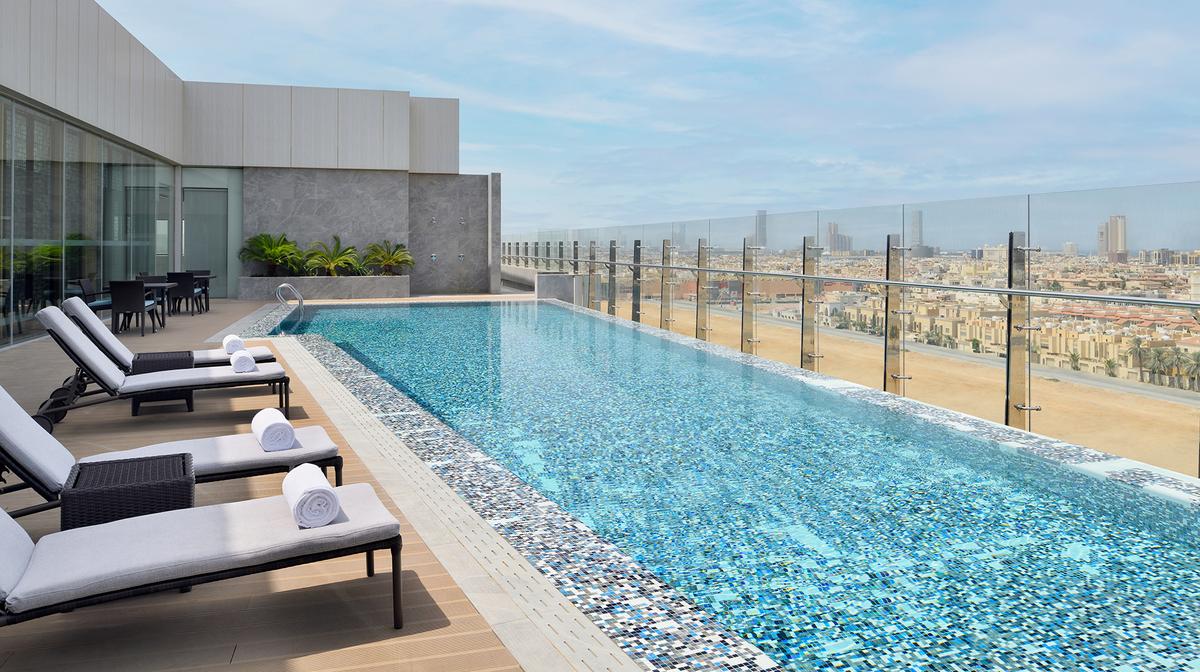 Five-Star Jeddah Luxury with Rooftop Swimming Pool