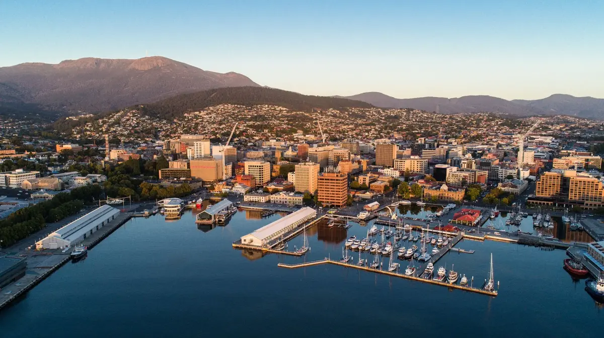 Vibe Hotel Hobart Moments from the Harbour with Daily Breakfast & Nightly Drinks