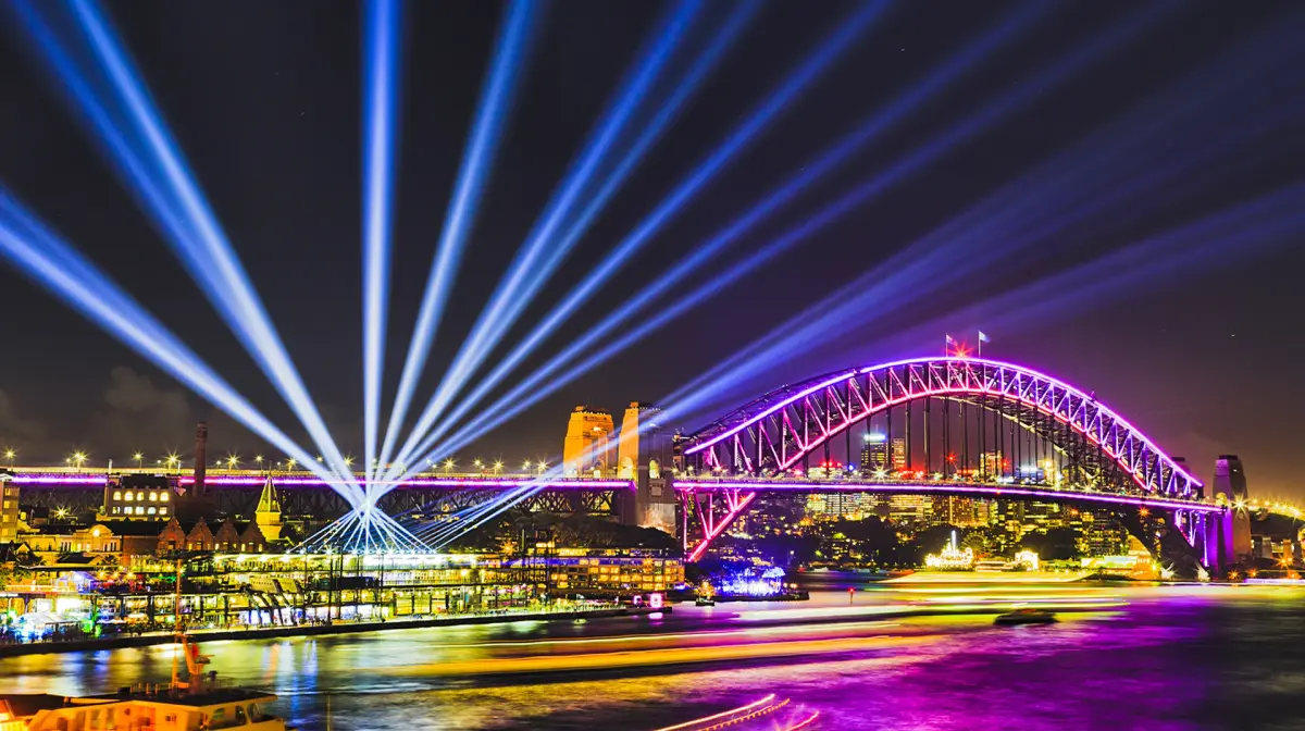 Sydney: 90-Minute Vivid Sydney Harbour Cruise with Welcome Drink