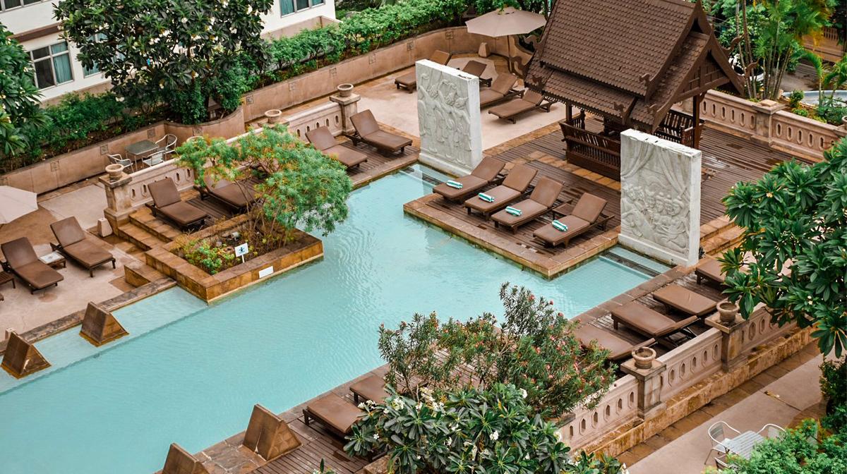 Elegant Bangkok Retreat with Lagoon-Style Pool & Four Restaurants & Bars 