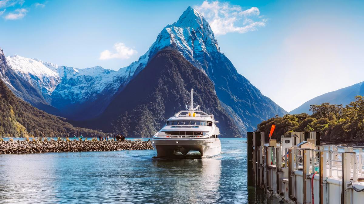 Milford Sound: Two-Hour Milford Sound Cruise Departing at 11am