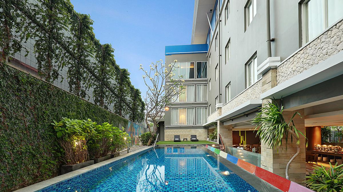 Colourful Central Seminyak Escape with Daily Buffet Breakfast & Roundtrip Airport Transfers