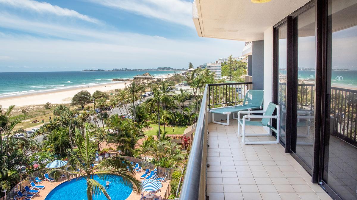 Gold Coast Beachfront Apartment Escape on Currumbin Beach with Onsite Pool