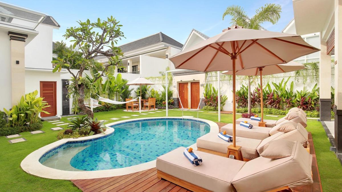 Boutique Canggu Romantic Escape with Daily Breakfast & Dining Credit