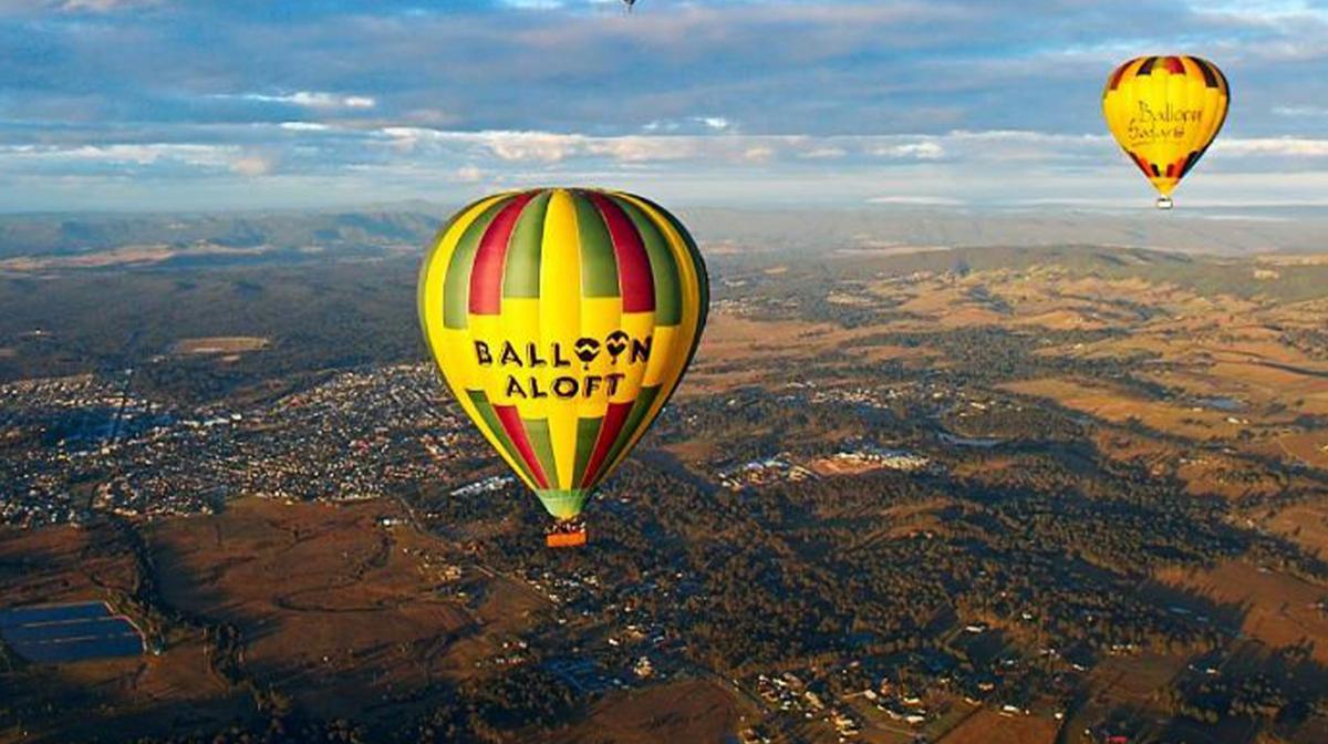 Hunter Valley: Breathtaking Sunrise Hot Air Balloon Flight with Gourmet Breakfast & Sparkling Wine Tasting